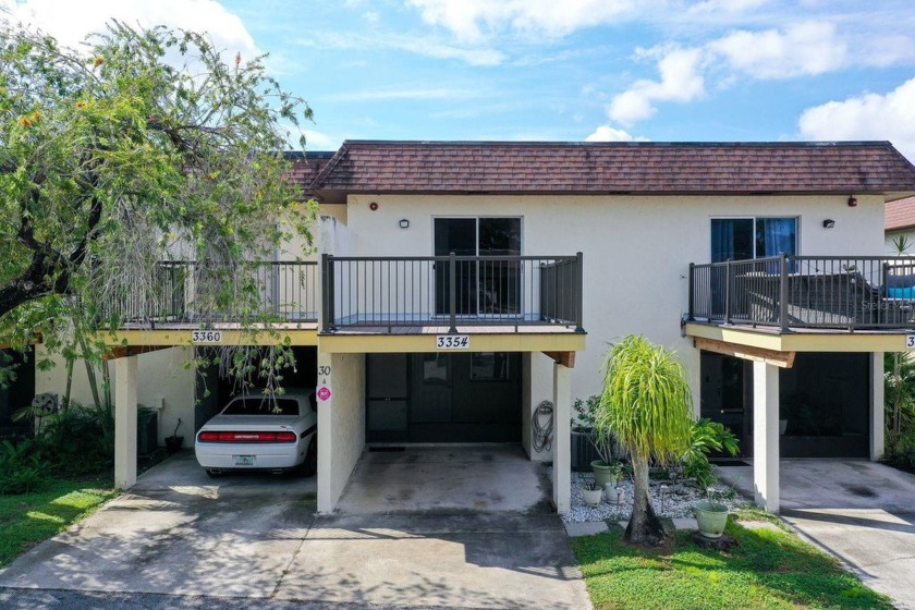 Wow on this one!  Updated with Bamboo flooring, Newer Kitchen & - Beach Townhome/Townhouse for sale in Sarasota, Florida on Beachhouse.com