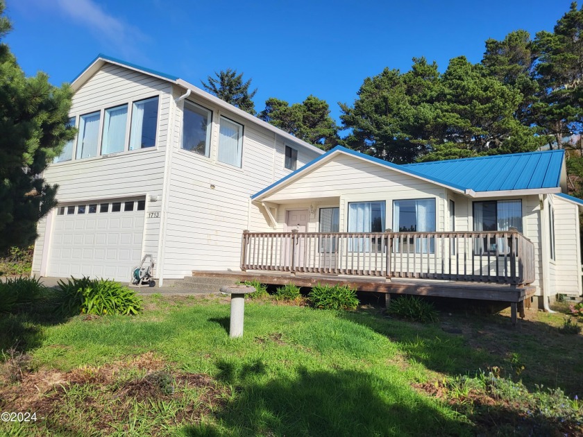 Oceanview Slice of Paradise! Spacious, 2-Story, offers 2,480 Sq - Beach Home for sale in Waldport, Oregon on Beachhouse.com