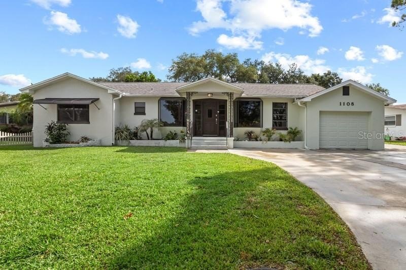 One or more photo(s) has been virtually staged. One or more - Beach Home for sale in St. Petersburg, Florida on Beachhouse.com