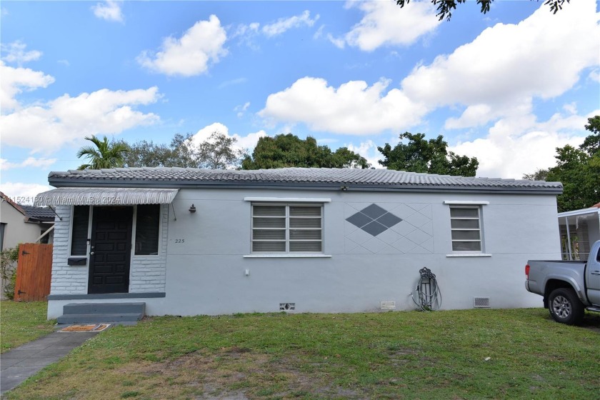 Beautifully updated and well maintained 3 bed/2 bath located in - Beach Home for sale in Miami Springs, Florida on Beachhouse.com