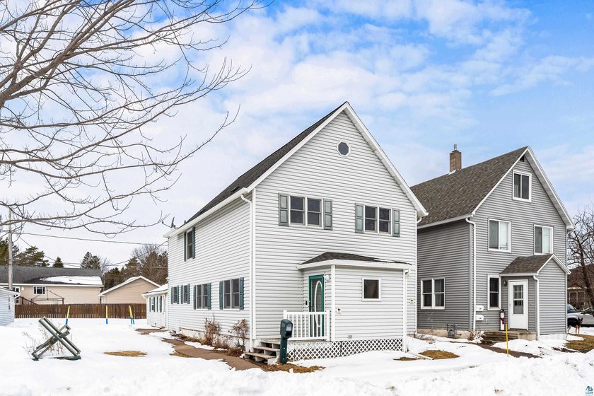Move right in and feel at home in this well-maintained 4-bedroom - Beach Home for sale in Duluth, Minnesota on Beachhouse.com