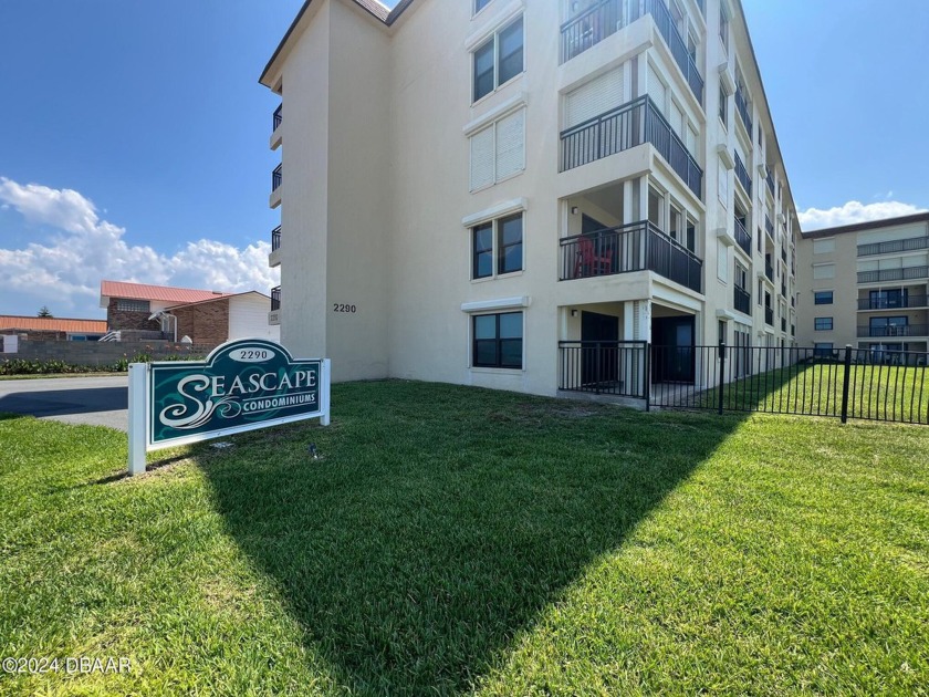 This is a beautiful 2 bedroom, 2 bath spacious, bright unit that - Beach Condo for sale in Ormond Beach, Florida on Beachhouse.com