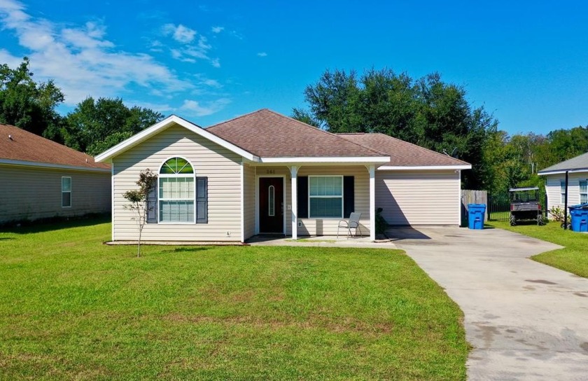Move-In Ready in Oak Gardens Subdivision! This beautifully - Beach Home for sale in Wewahitchka, Florida on Beachhouse.com