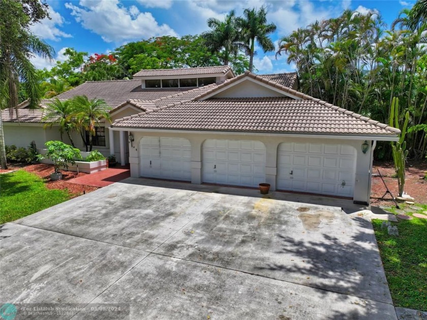 FULLY RENOVATED HOME!! 4 bedroom 2.5 bathroom with a 3 car - Beach Home for sale in Coral Springs, Florida on Beachhouse.com