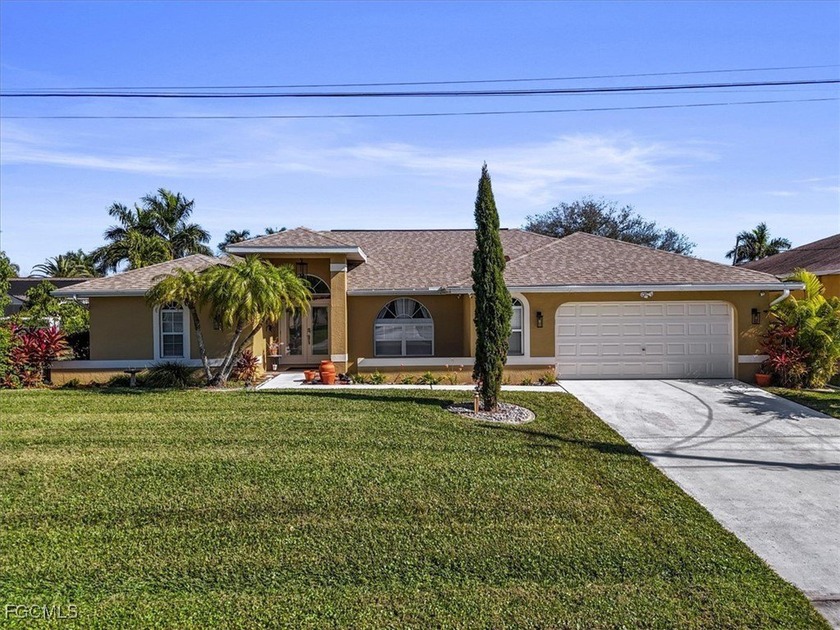 OVERSIZED Triple lot for all your toys! Discover the comfort and - Beach Home for sale in Cape Coral, Florida on Beachhouse.com