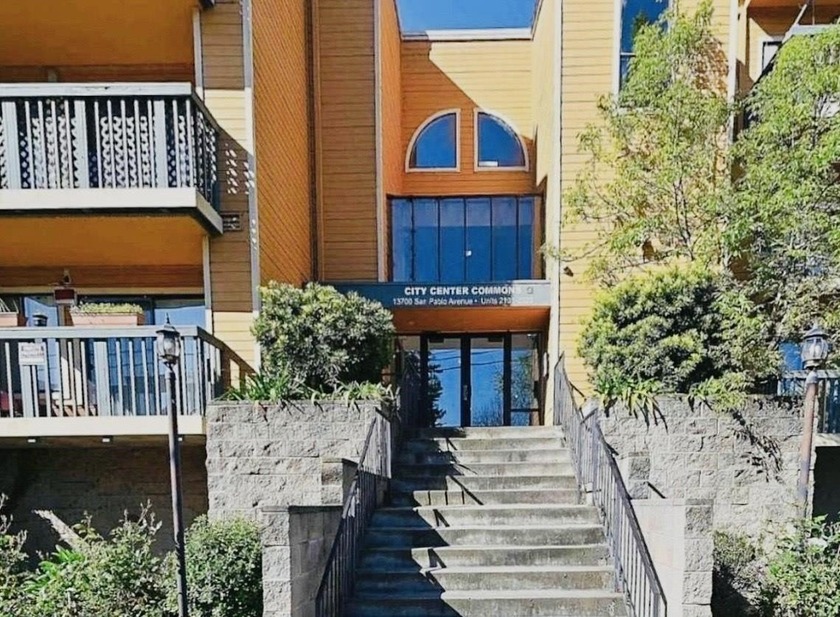 Welcome to this beautiful one-bedroom unit, featuring a spacious - Beach Condo for sale in San Pablo, California on Beachhouse.com