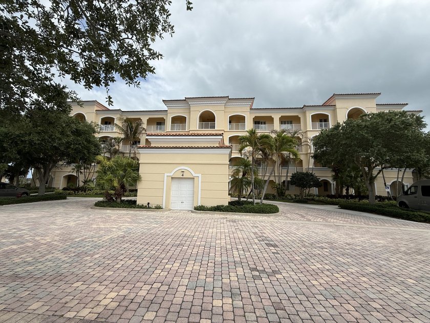 Close to the beaches, shopping, downtown, clubhouse, heated pool - Beach Condo for sale in Fort Pierce, Florida on Beachhouse.com