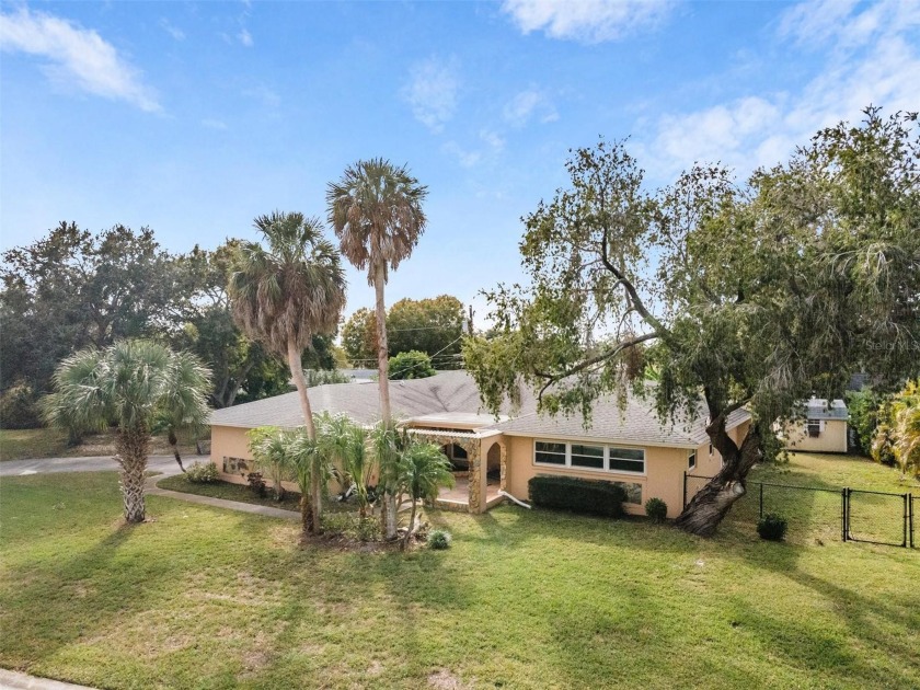 This 3 bedroom, 2 bath home has a spacious great room that can - Beach Home for sale in Seminole, Florida on Beachhouse.com
