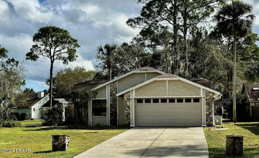 24 Hour GATED GOLF COMMUNITY! This home was well taken care of - Beach Home for sale in Daytona Beach, Florida on Beachhouse.com