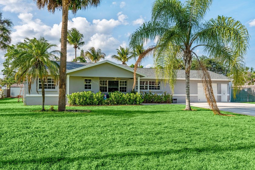 Spacious 4 bedroom, 2 bathroom home, with garage and a versatile - Beach Home for sale in West Palm Beach, Florida on Beachhouse.com