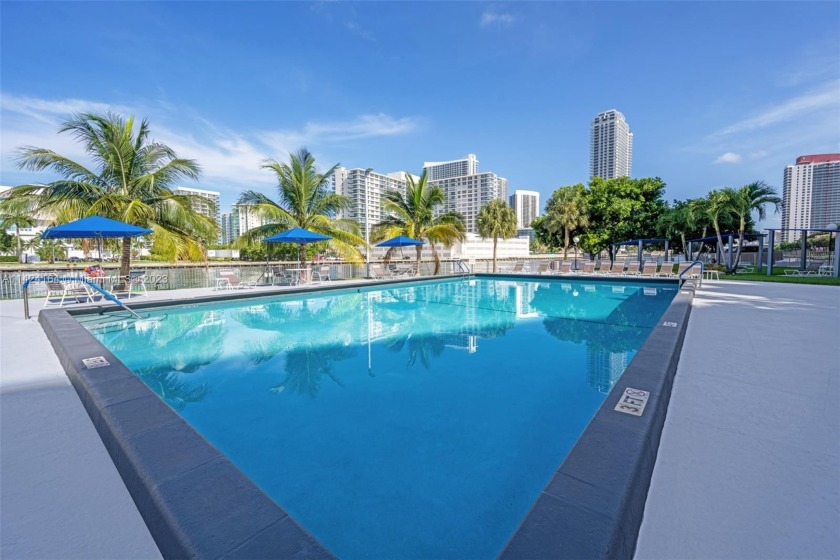 SPECTACULAR DIRECT INTRACOASTAL VIEW WITH FLOOR TO CEILING - Beach Condo for sale in Hallandale Beach, Florida on Beachhouse.com