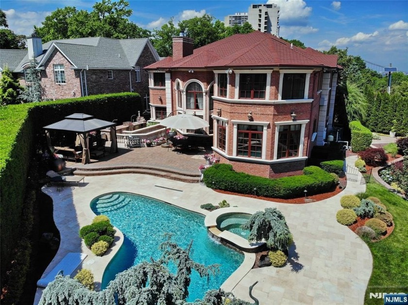 Rare opportunity for the most discerning buyer to reside on an - Beach Home for sale in Fort Lee, New Jersey on Beachhouse.com