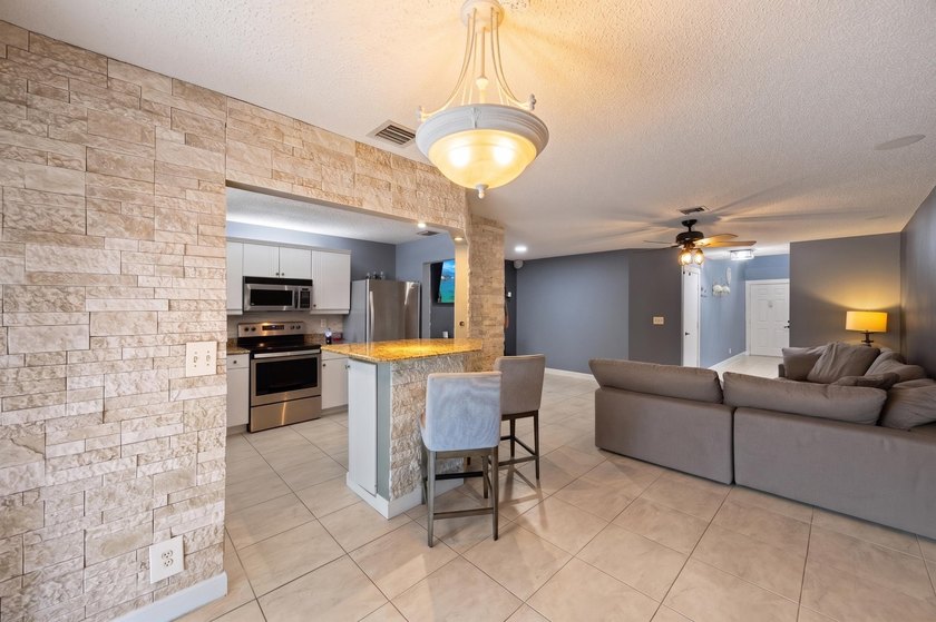 Beautifully updated townhome in the gated community of Discover - Beach Townhome/Townhouse for sale in Deerfield Beach, Florida on Beachhouse.com