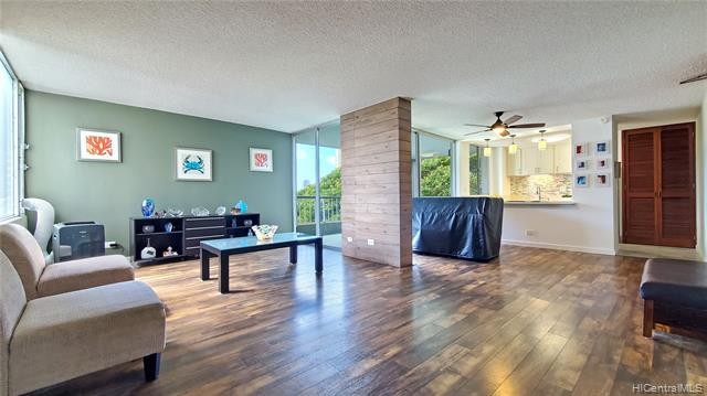 Conveniently located in the Punahou neighborhood.  Renovated in - Beach Condo for sale in Honolulu, Hawaii on Beachhouse.com