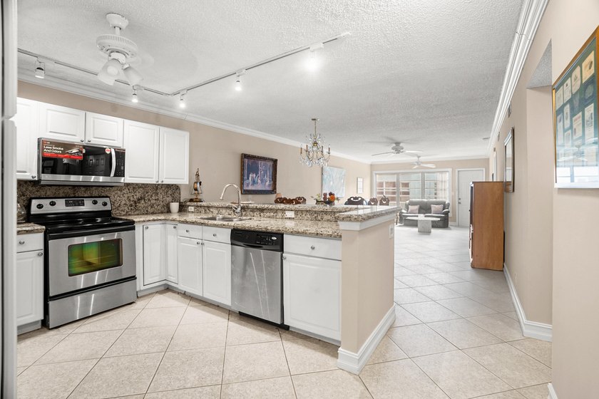 Charming 2 Bedroom,2 Bathroom Villa with 1-car garage. Garden - Beach Home for sale in Boca Raton, Florida on Beachhouse.com
