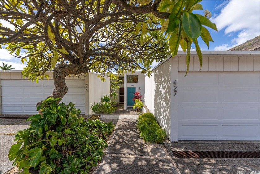 Hale Makani Kai stands out as a hidden Hawaii Kai gem, offering - Beach Condo for sale in Honolulu, Hawaii on Beachhouse.com