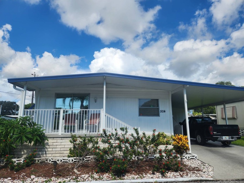 Beautiful 55+ CommunityTwin lakes with $735 lot rent that - Beach Home for sale in Clearwater, Florida on Beachhouse.com