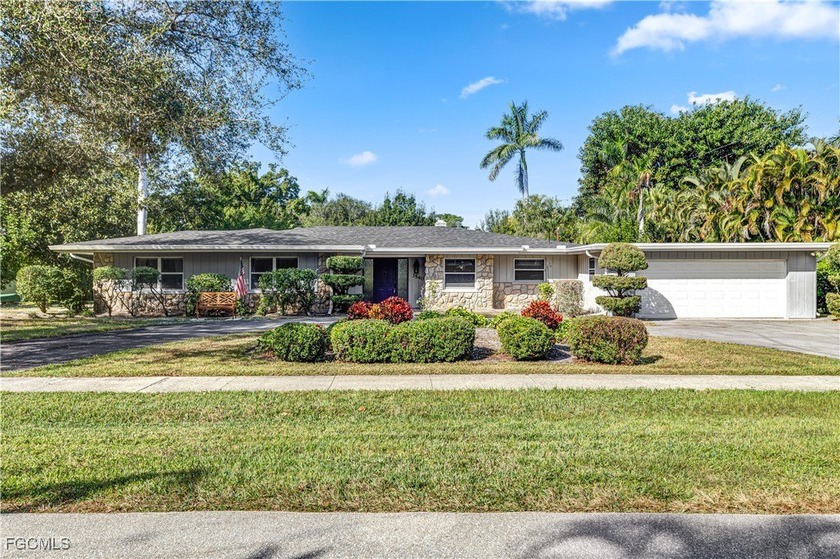 Welcome to 3450 Avocado Dr., Fort Myers - an exceptional - Beach Home for sale in Fort Myers, Florida on Beachhouse.com