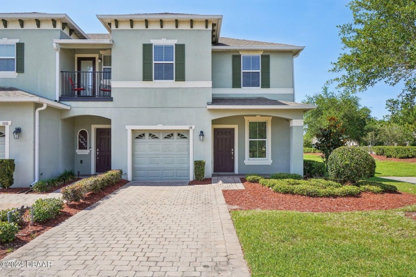 DON'T MISS THIS OPPORTUNITY! This charming end unit townhome - Beach Townhome/Townhouse for sale in Daytona Beach, Florida on Beachhouse.com