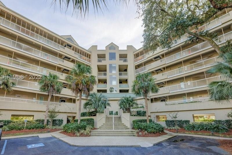 An upscale elegantly appointed 2-bedroom condo conveniently - Beach Home for sale in Hilton Head Island, South Carolina on Beachhouse.com