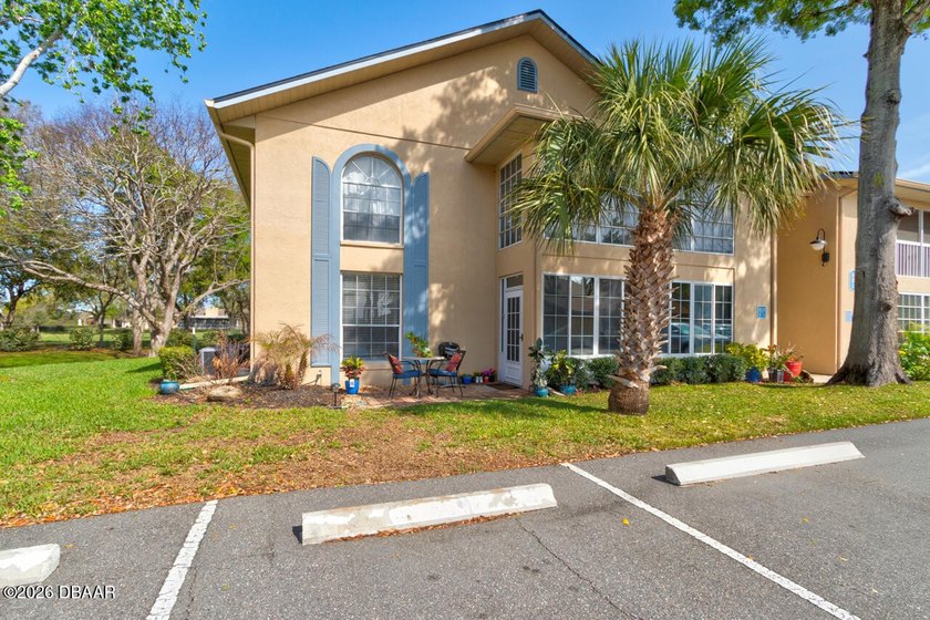 This beautifully maintained condo boasts tile floors in the - Beach Condo for sale in Ormond Beach, Florida on Beachhouse.com