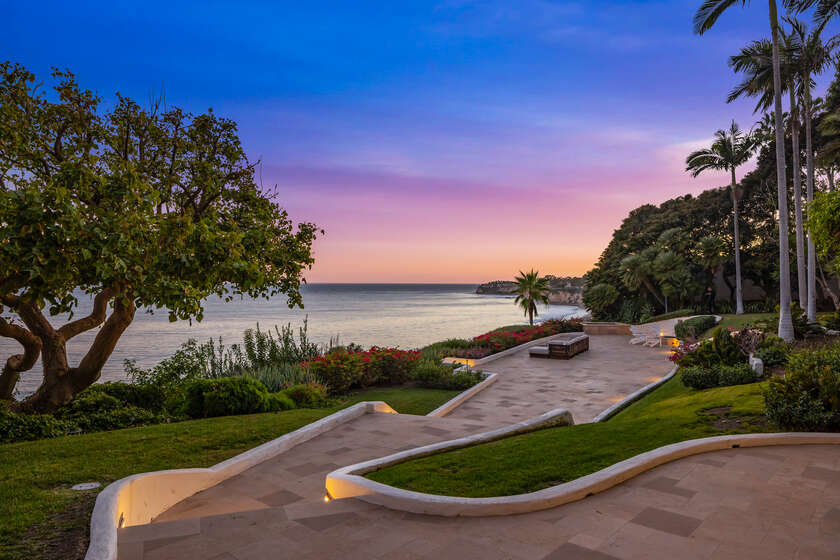 Breathtaking Malibu Oceanfront Estate located on the bluffs of - Beach Home for sale in Malibu, California on Beachhouse.com