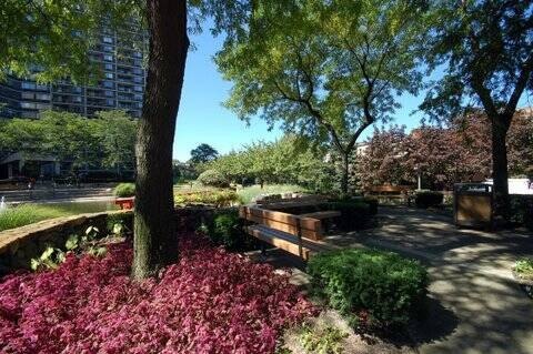 Unique 1500sq ft apartment situated on a high floor with - Beach Condo for sale in Bayside, New York on Beachhouse.com