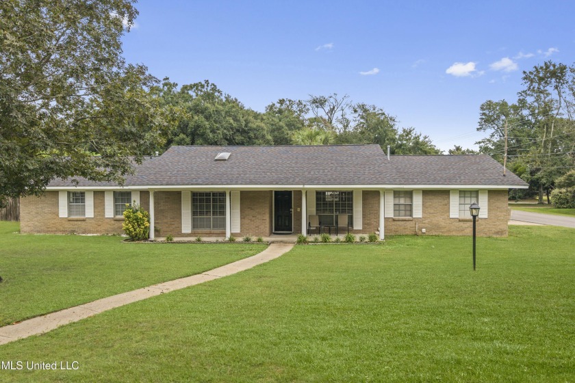 Pack your bags and immediately move into this Spacious ranch - Beach Home for sale in Pass Christian, Mississippi on Beachhouse.com