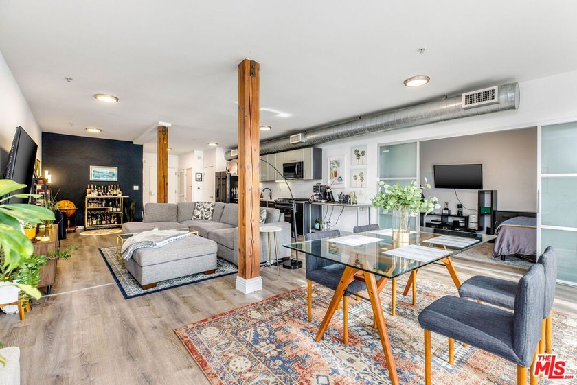 Live the ultimate Marina Arts District beachside lifestyle in - Beach Condo for sale in Marina Del Rey, California on Beachhouse.com