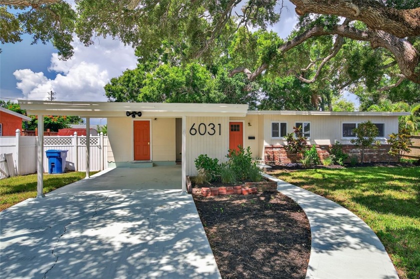 Under contract-accepting backup offers. Priced to Sell - Beach Home for sale in St. Petersburg, Florida on Beachhouse.com