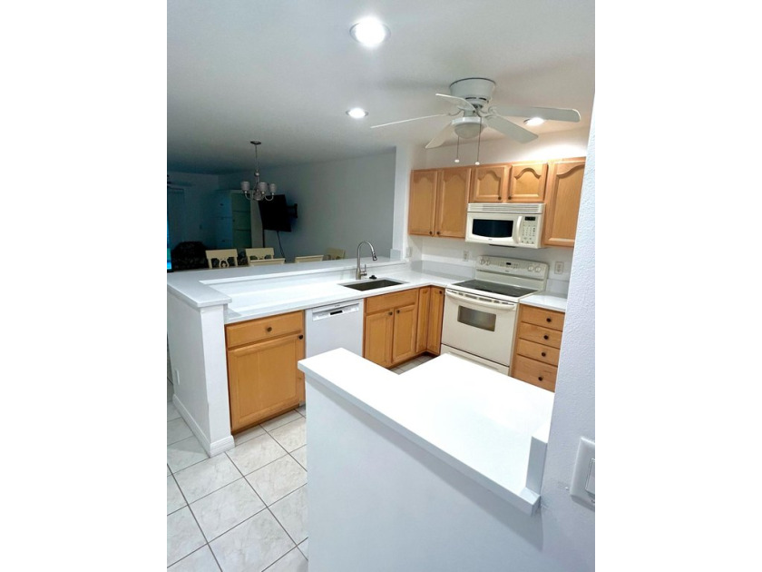 Beautiful immaculate open concept remodeled 2/2 condo in an over - Beach Condo for sale in Boynton Beach, Florida on Beachhouse.com