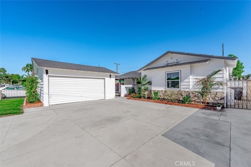 Welcome to your beautifully updated three-bedroom, two-bathroom - Beach Home for sale in Long Beach, California on Beachhouse.com