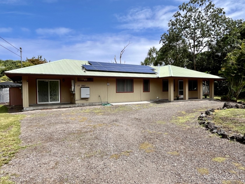 Enjoy the best of island living in this well-maintained - Beach Home for sale in Keaau, Hawaii on Beachhouse.com
