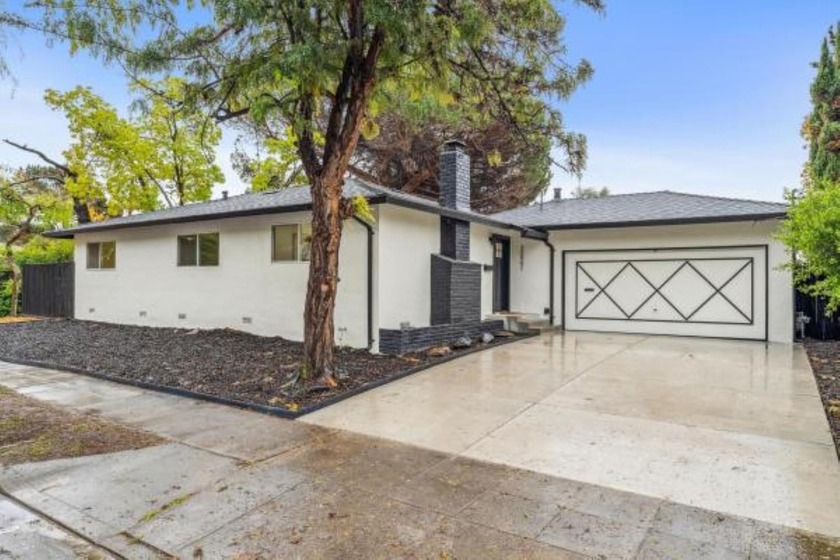 Welcome to this move in ready Fairway Park hillside home - Beach Home for sale in Hayward, California on Beachhouse.com