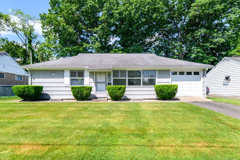 Welcome to this clean, well maintained ranch home on a quiet cul - Beach Home for sale in Stamford, Connecticut on Beachhouse.com