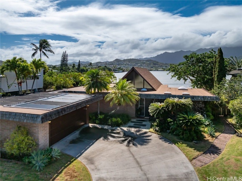 Welcome to this stunning home located on Enchanted Lake, Kailua - Beach Home for sale in Kailua, Hawaii on Beachhouse.com