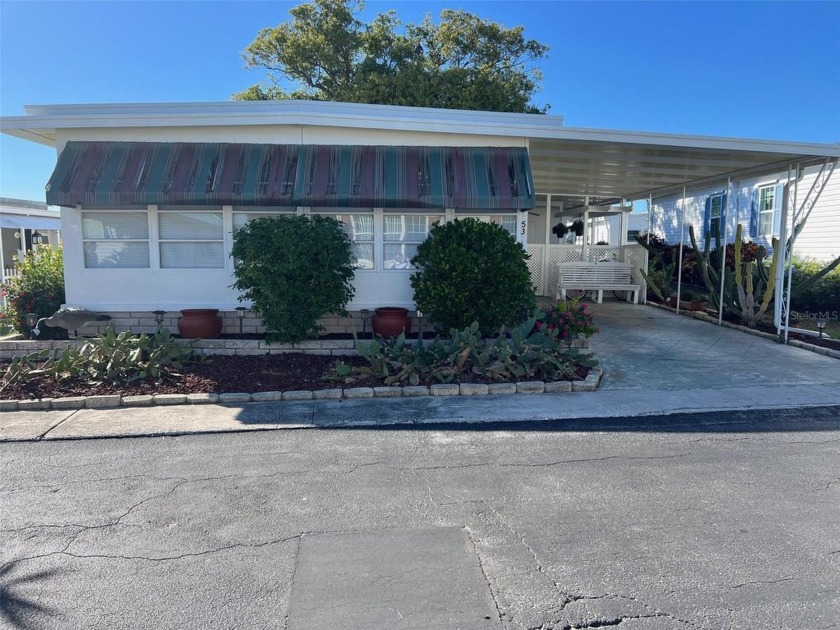 Delight in the features of Palm Hill Country Club is a - Beach Home for sale in Largo, Florida on Beachhouse.com