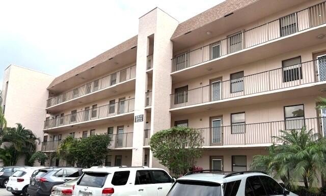 First floor corner unit with lakefront view, New carpet - Beach Condo for sale in Sunrise, Florida on Beachhouse.com