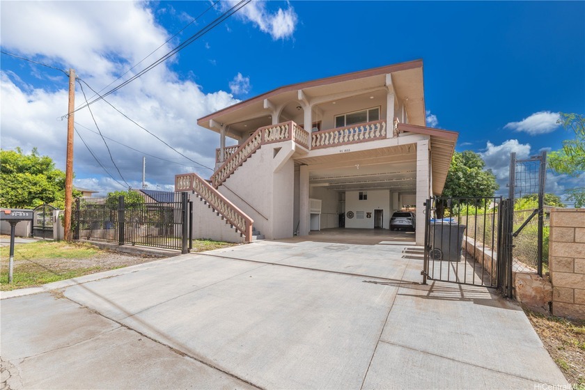 Ideal for Multigenerational Living or Income Generation! - Beach Home for sale in Ewa Beach, Hawaii on Beachhouse.com
