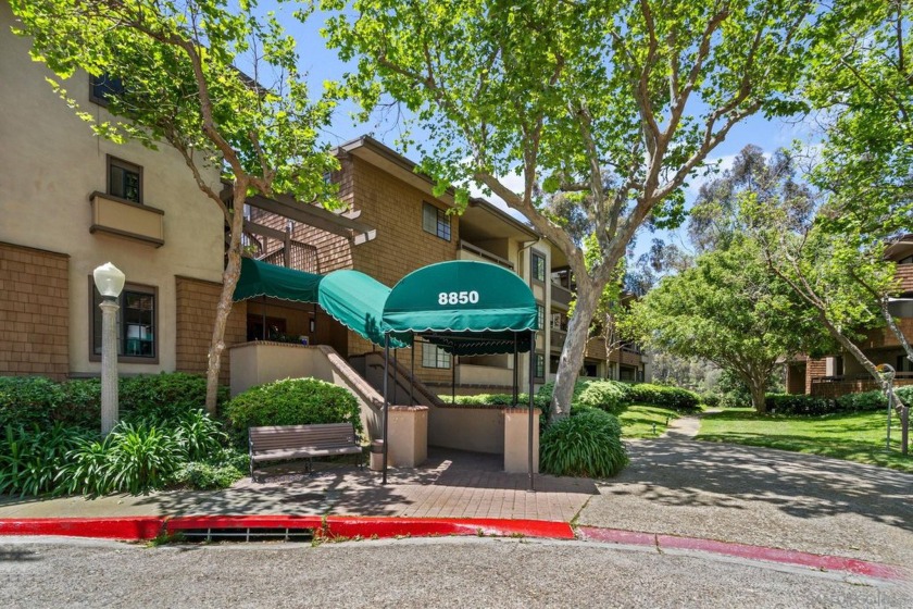 Discover coastal living at 207/8850 Villa La Jolla Drive. 2 - Beach Home for sale in La Jolla, California on Beachhouse.com