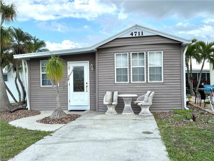 1985 originally a 1 bedroom but owners have added additional - Beach Home for sale in Estero, Florida on Beachhouse.com