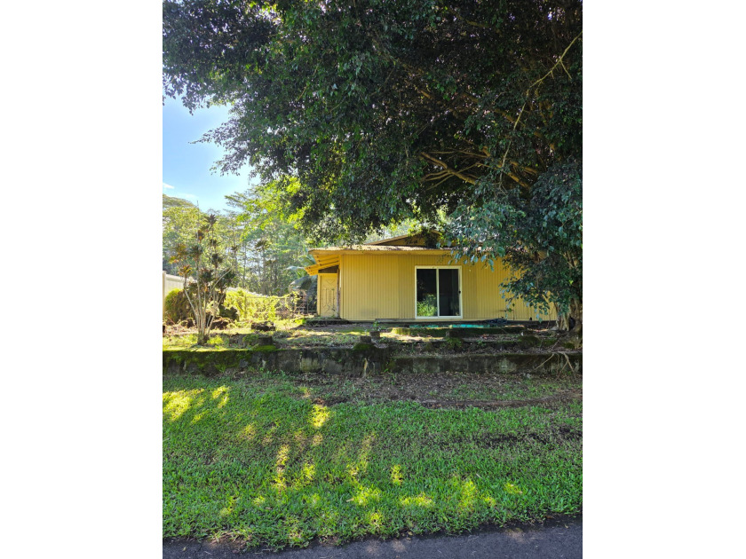 This comfortable home sits on a fully fenced 1/4+ acre (12,040 - Beach Home for sale in Pahoa, Hawaii on Beachhouse.com