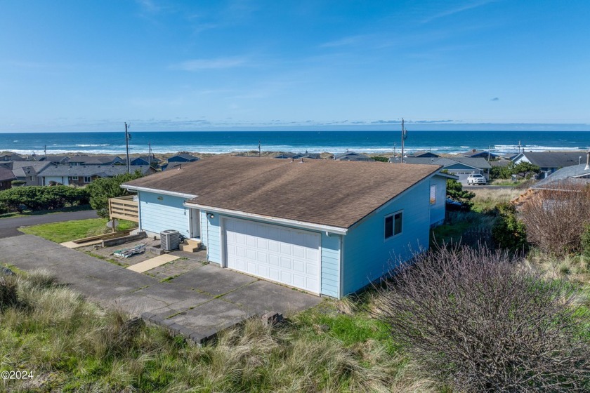 Welcome to your coastal paradise! This spacious 3-bedroom - Beach Home for sale in Waldport, Oregon on Beachhouse.com