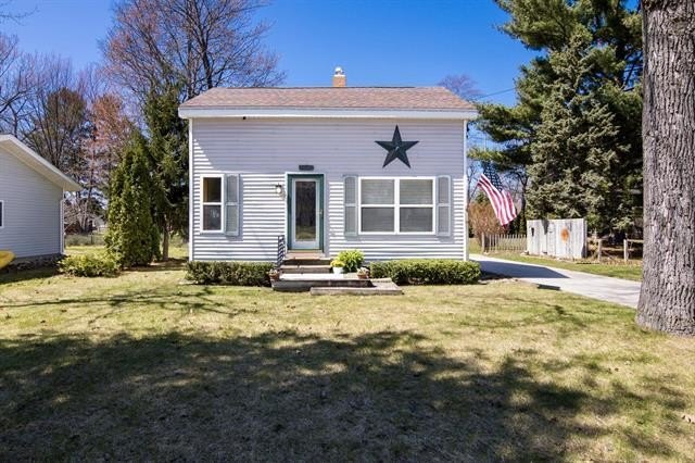 This charming 3-bedroom, 1-bath home offers the perfect blend of - Beach Home for sale in Traverse City, Michigan on Beachhouse.com