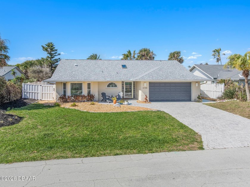 Beautiful 2 bedroom/2 1/2 bath screened pool home located in the - Beach Home for sale in Ponce Inlet, Florida on Beachhouse.com