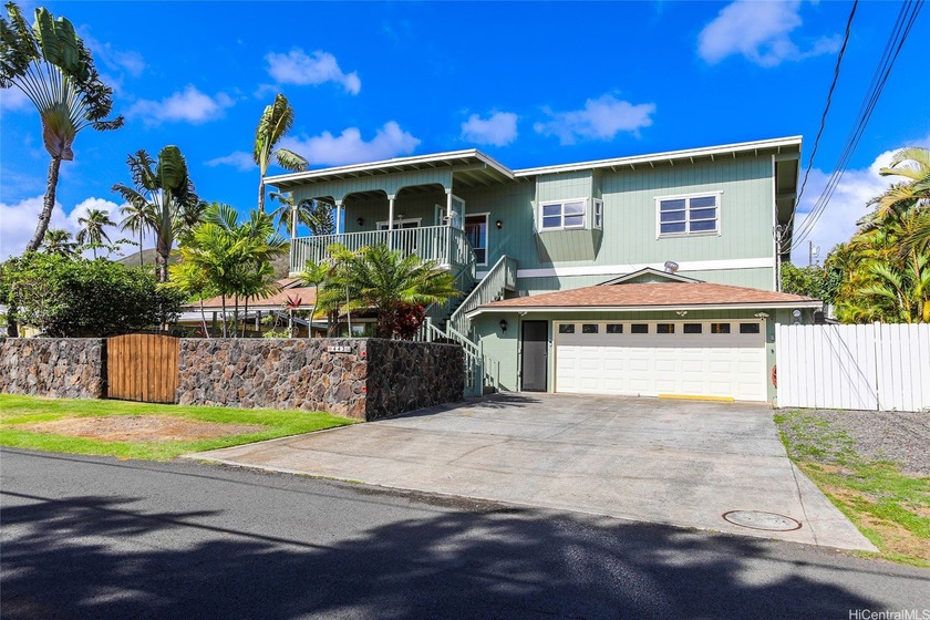 SAY WHAAAAT?? 4,000 square feet under roof and almost 2,000 - Beach Home for sale in Kailua, Hawaii on Beachhouse.com