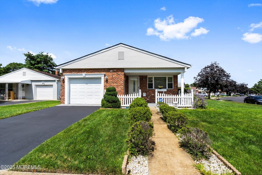 *PRICE IMPROVEMENT* NOW'S YOUR CHANCE TO MAKE THIS YOURS AND BE - Beach Home for sale in Toms River, New Jersey on Beachhouse.com