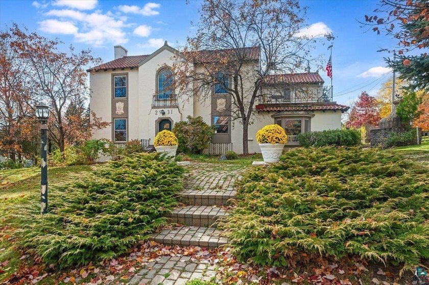 This charming 1928 Congdon home is full of character and - Beach Home for sale in Duluth, Minnesota on Beachhouse.com