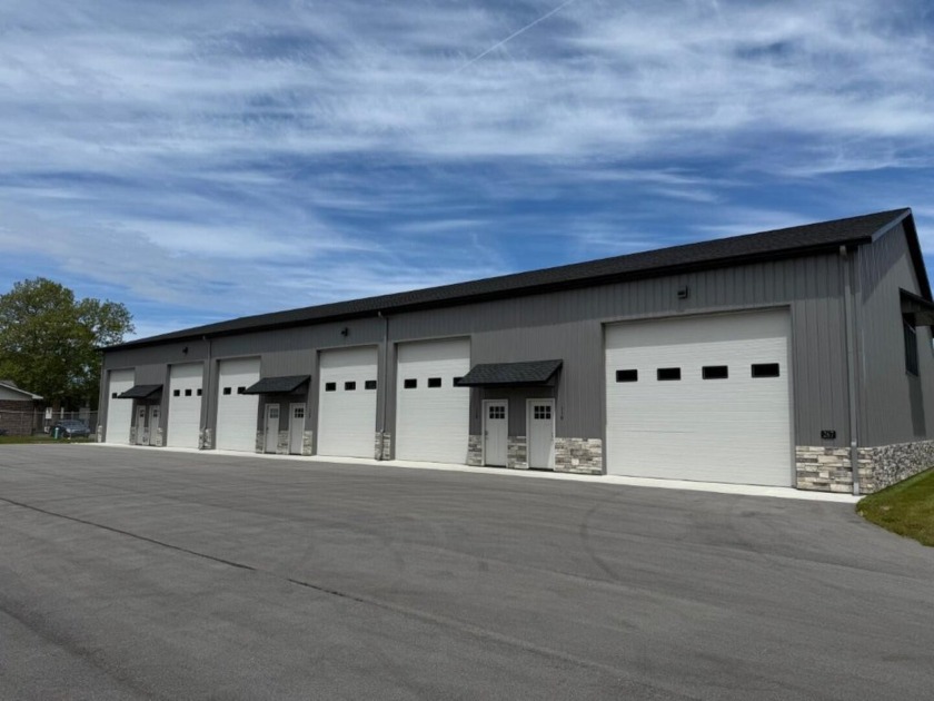 Hard-to-find 30' x 60' toy barn-perfect for storage, hobbies, or - Beach Commercial for sale in Holland, Michigan on Beachhouse.com