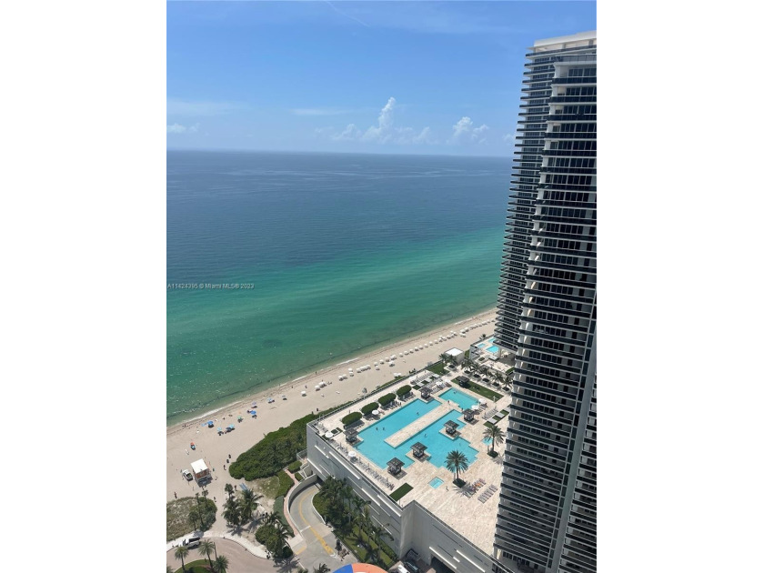 BEST LINE in the building, high rise unit  with amazing views to - Beach Condo for sale in Hollywood, Florida on Beachhouse.com